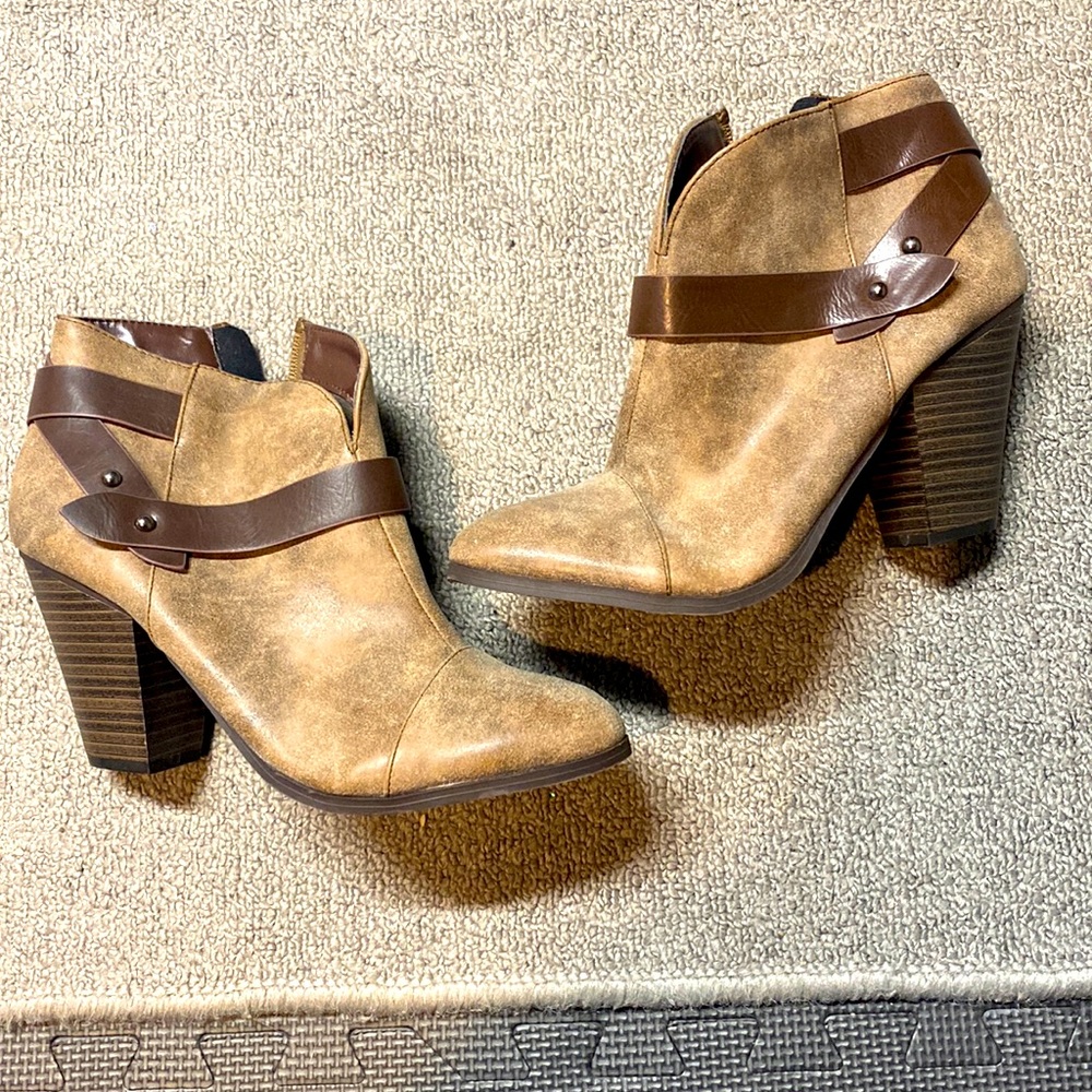 Brand new never worn adorable tan booties